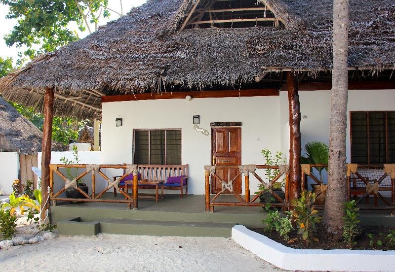 Фото Makuti Beach Bungalows