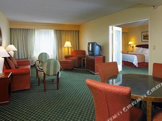 Фото Courtyard by Marriott Toronto Vaughan