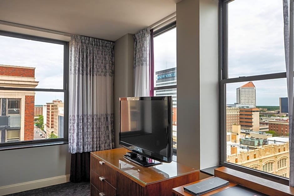 Фото Ambassador Hotel Wichita, Autograph Collection