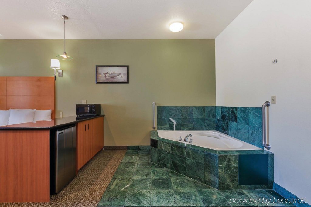 Фото La Quinta Inn & Suites by Wyndham Tulare