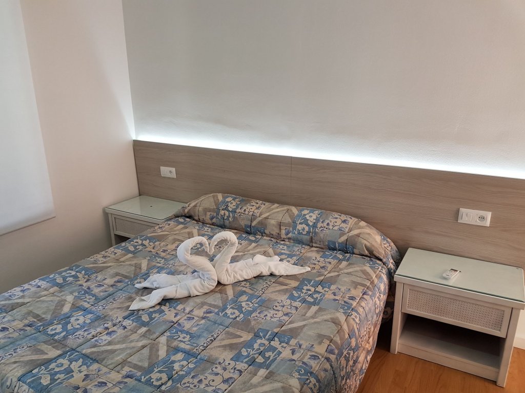 Фото Hostal Montsant