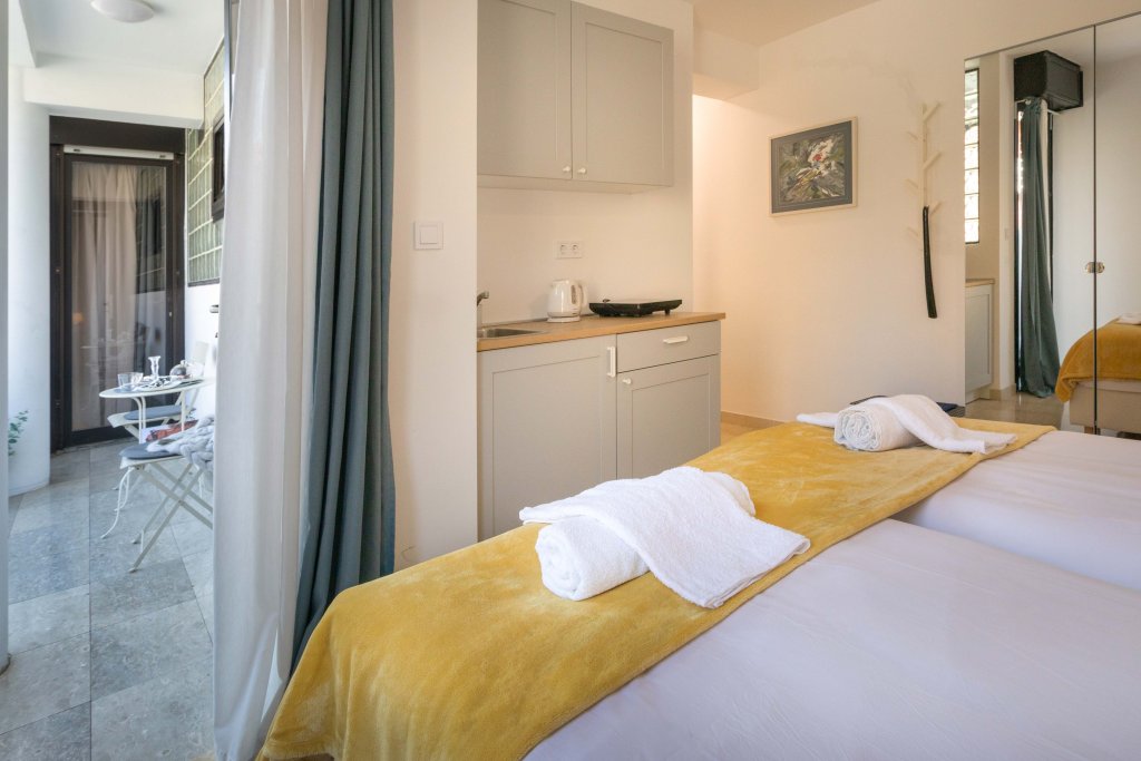 Фото Bright and Cozy Duplex Near City Center