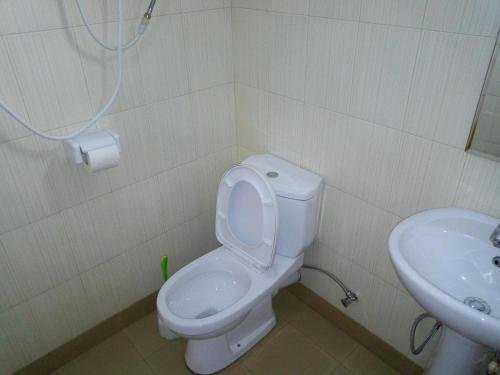 Фото Homely Nest Hotel