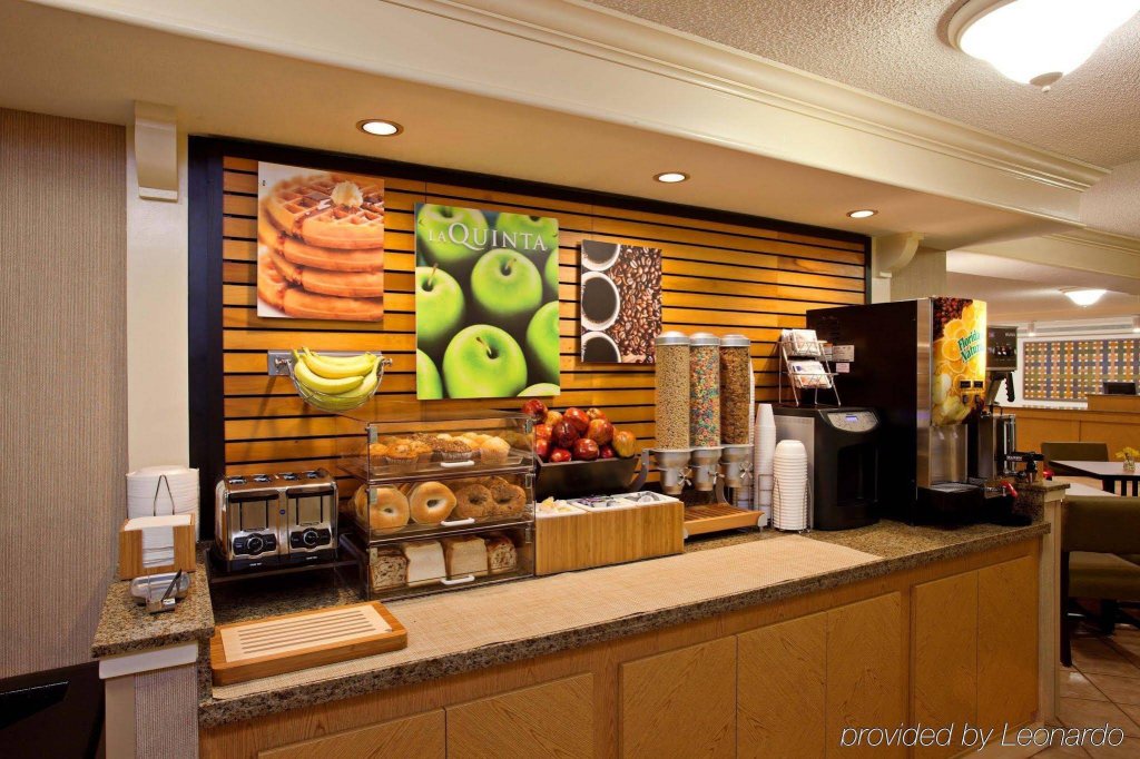 Фото La Quinta Inn by Wyndham San Diego Chula Vista