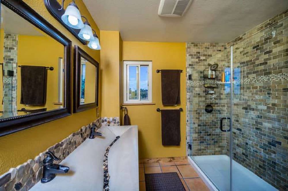 Фото High Ridge Manor