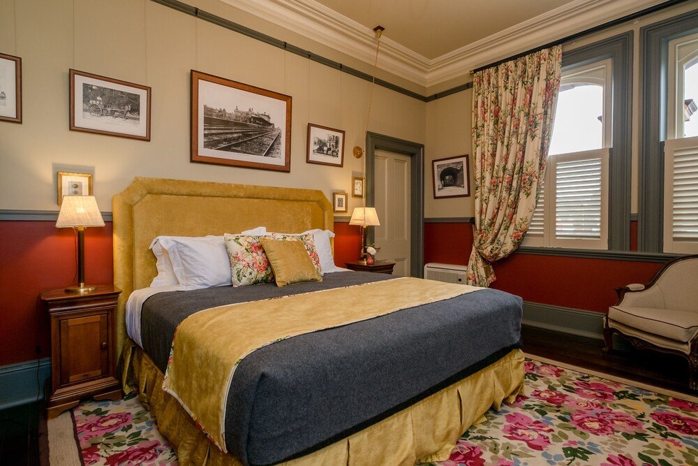 Фото The Old Bank Boutique Hotel