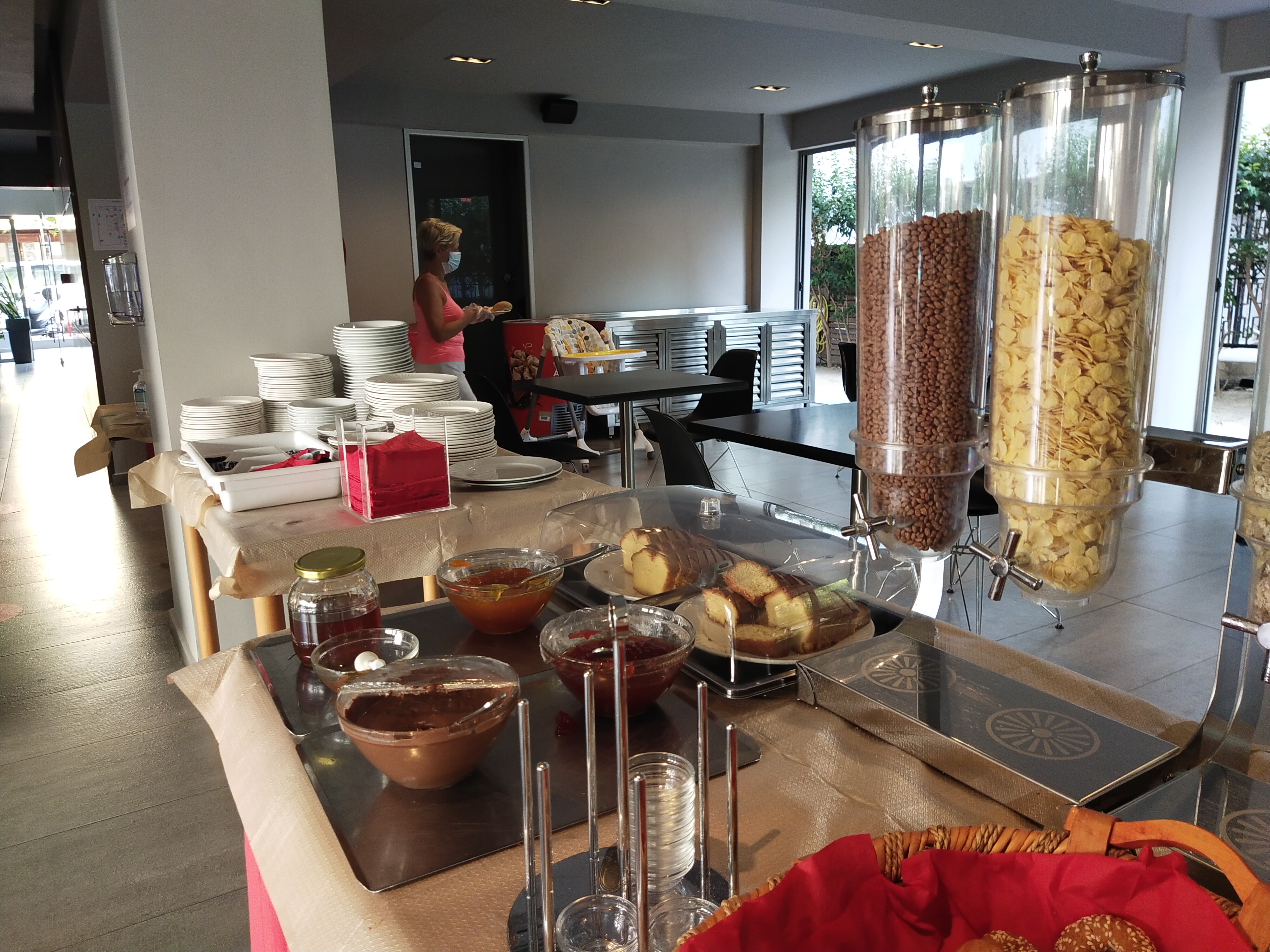 Фото Angela Downtown Hotel