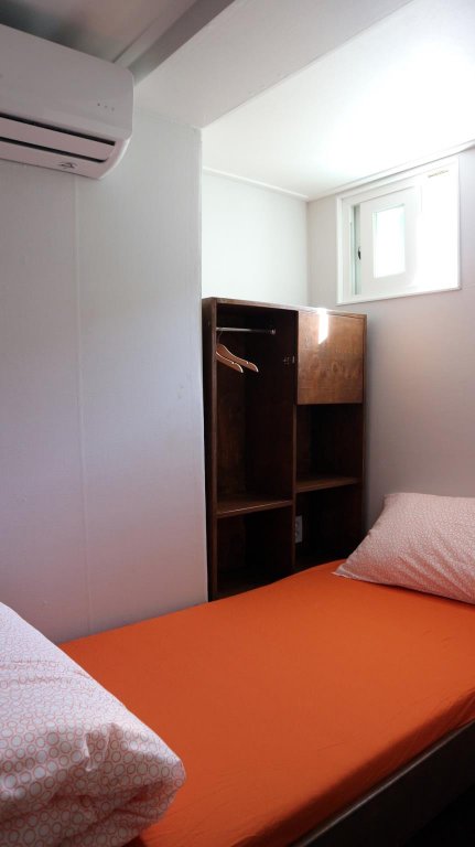 Фото Kimchee Hongdae Guesthouse - Hostel