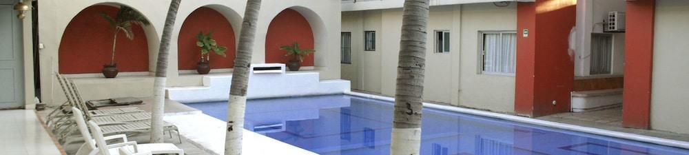 Фото Hotel Zirahuen