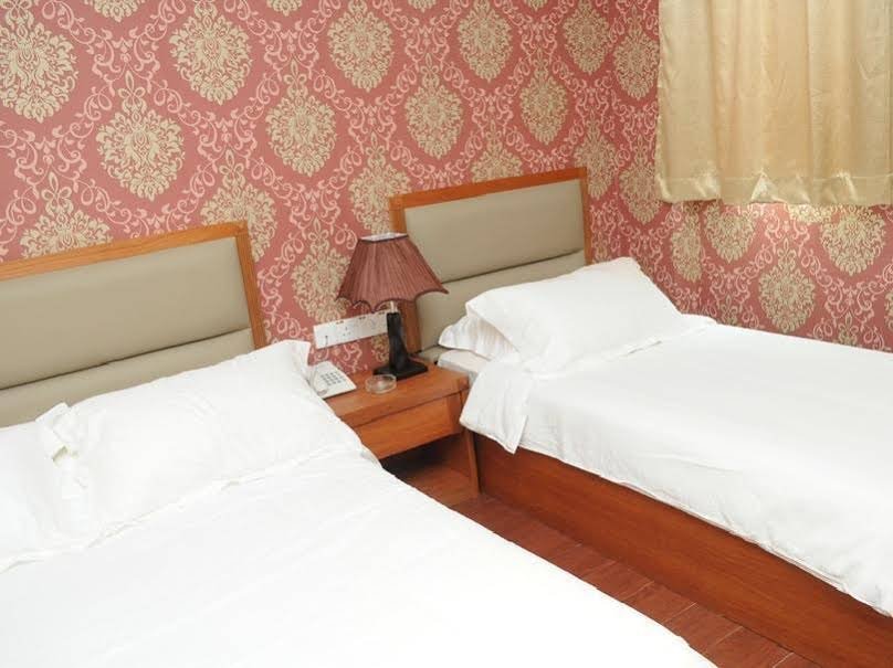 Фото Oyo 998 Queen City Hotel