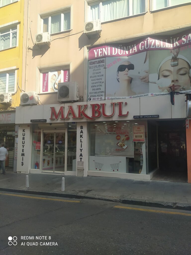 Nuts, snacks, dried fruits Makbul, Istanbul, photo