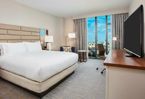 Гостиница Hilton West Palm Beach в Уэст-Палм-Бич