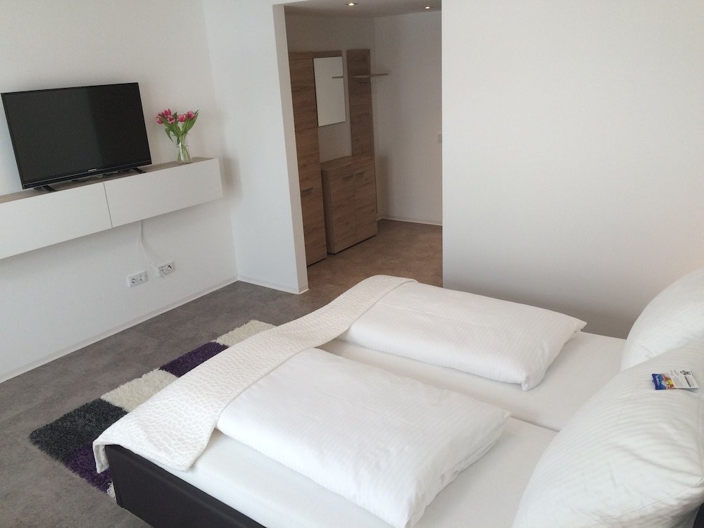 Фото Hotel & Boarding House Schlosserwirt