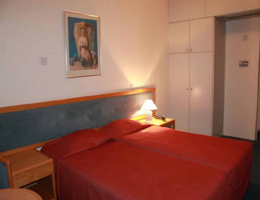 Фото The Caravel Hotel