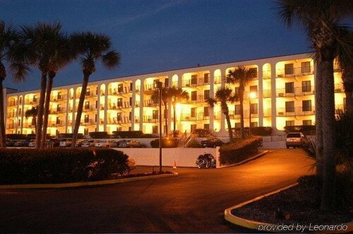 Гостиница Beacher's Lodge Oceanfront Suites