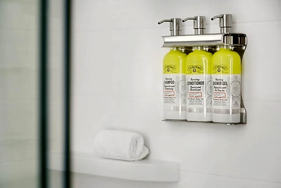 Фото Holiday Inn Express Hotel & Suites Clearwater/Us 19 N, an Ihg Hotel