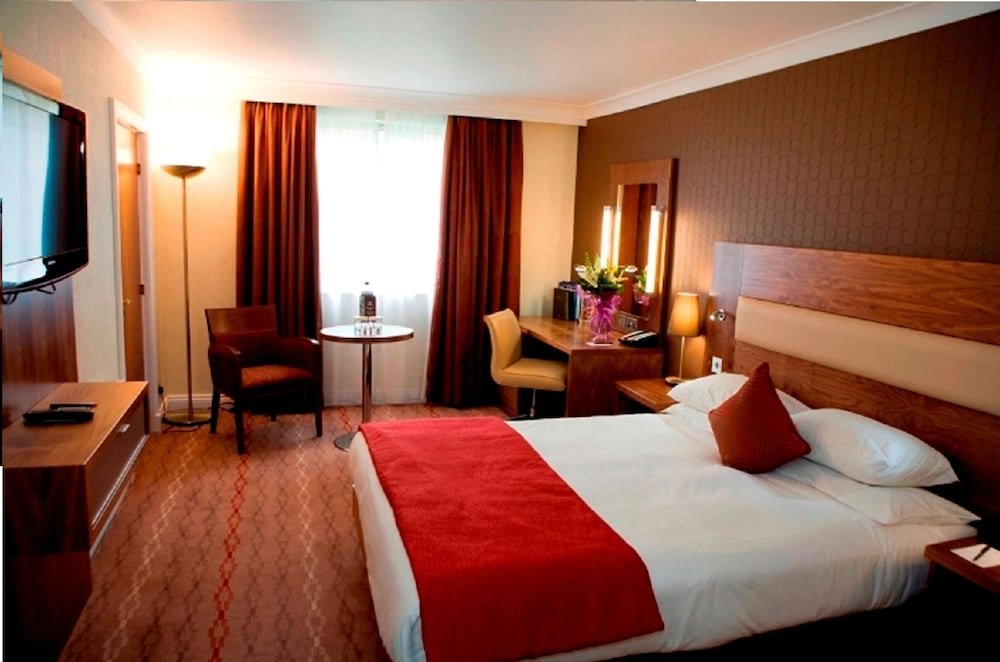 Фото DoubleTree by Hilton Bristol North