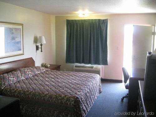 Гостиница Red Carpet Inn Terre Haute в Терр Хоте