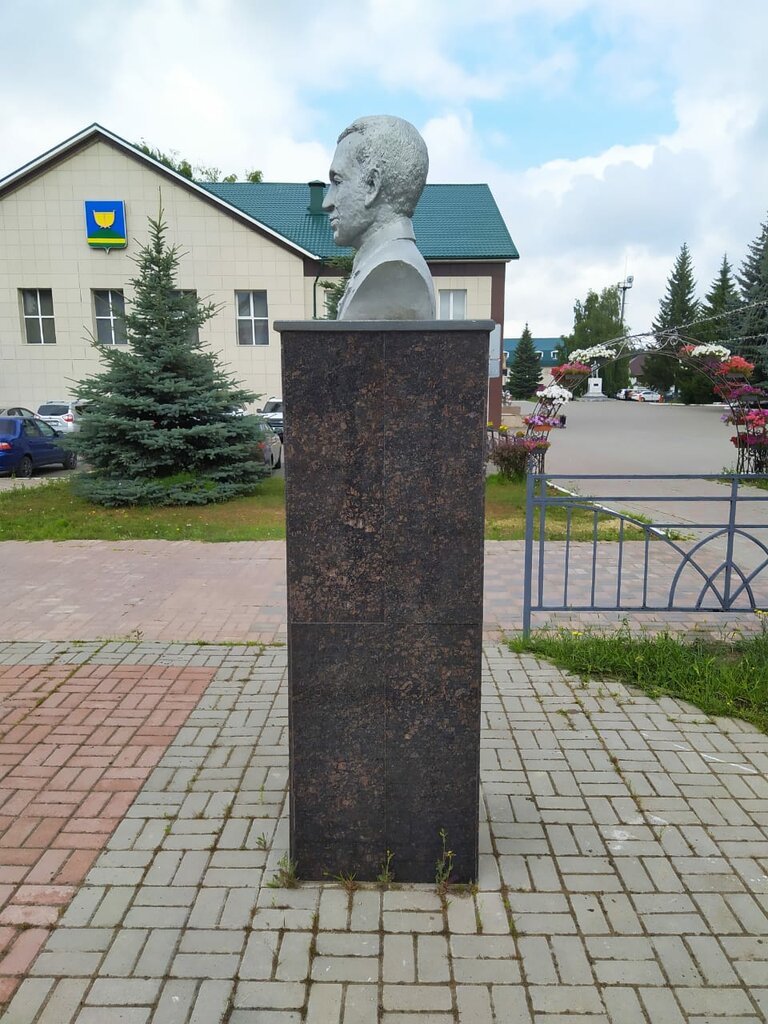 Monument, memorial Бюст Героя Социалистического Труда Ибатуллин Каримулла Хакимович, Republic of Tatarstan, photo