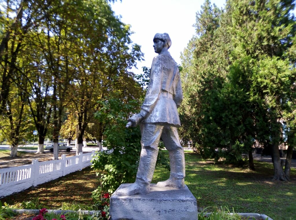 Monumento, memorial Пионер, Герой Советского Союза Лёня Голиков, , foto