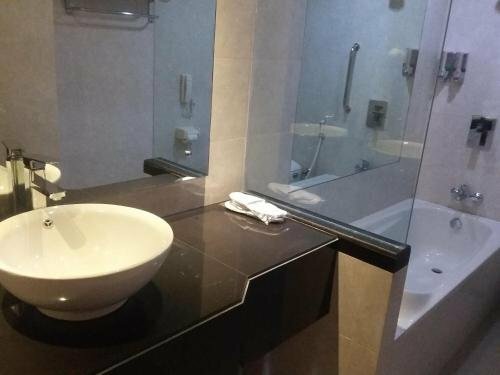 Гостиница Hotel Kharisma в Мадиуне