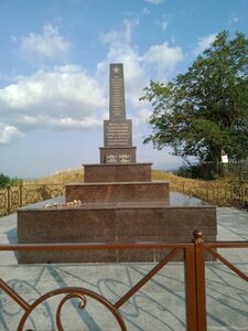 Братская могила воинов Советской Армии, погибших в боях с немецко-фашистскими захватчиками в 1942 году (Республика Северная Осетия — Алания, Дигорский район, Карман), памятник, мемориал в Республике Северная Осетия — Алания