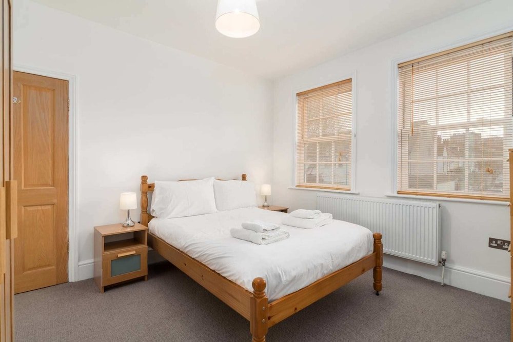 Фото Modern 2 Bed, for 4 Guests in Golders Green!
