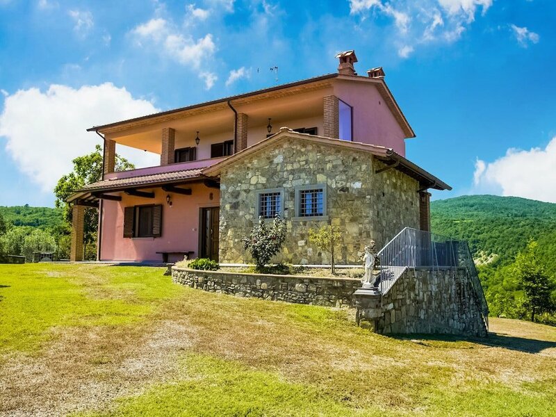 Гостиница Villa With Above Ground Swimming Pool in the Rolling Tuscan Hills With a Beautiful View