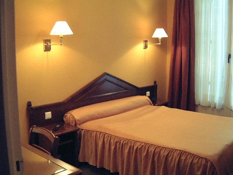 Фото The Originals Boutique, Hostellerie des Trois Pigeons