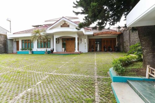 Гостиница RedDoorz Syariah near Alun Alun Magelang в Магеланге