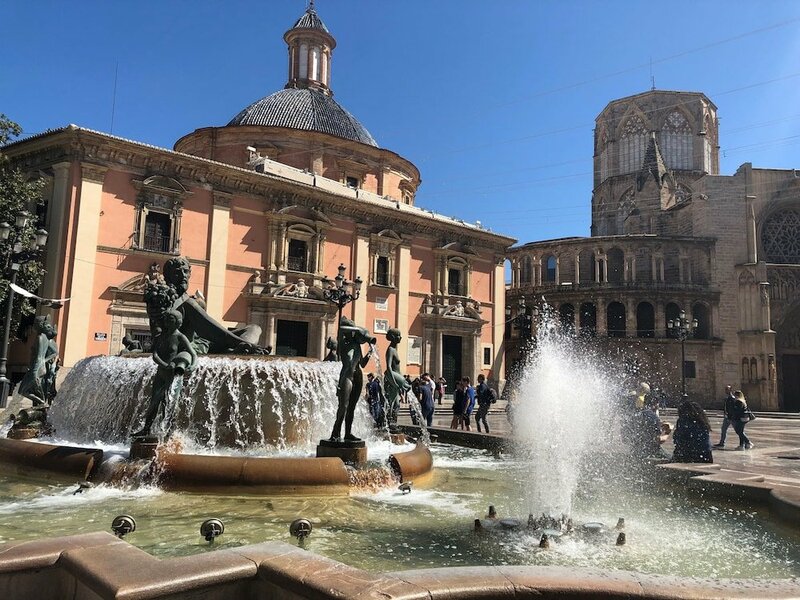 Flats Friends Plaza de la Reina