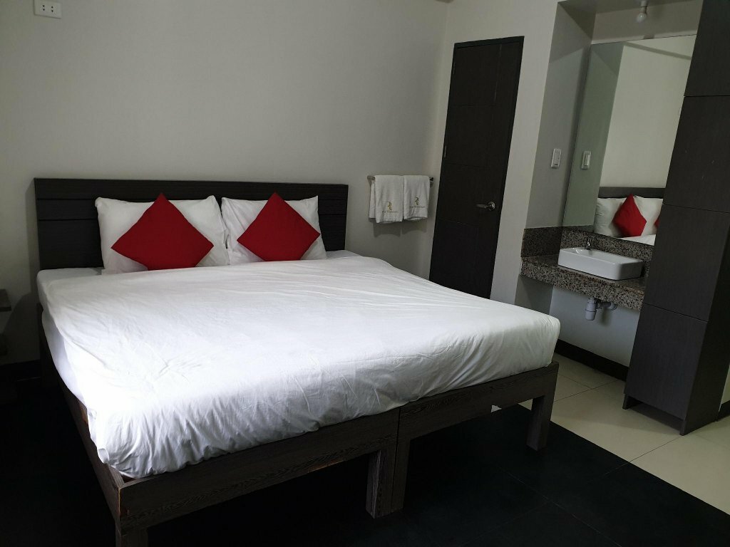 Hotel Regal Residences, Quezon City, photo