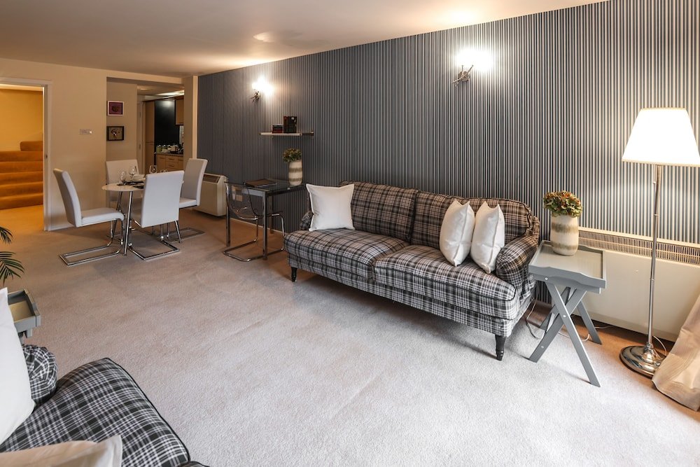 Фото Point West Apartments Gloucester Road