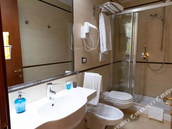 Фото Cervara Park Hotel