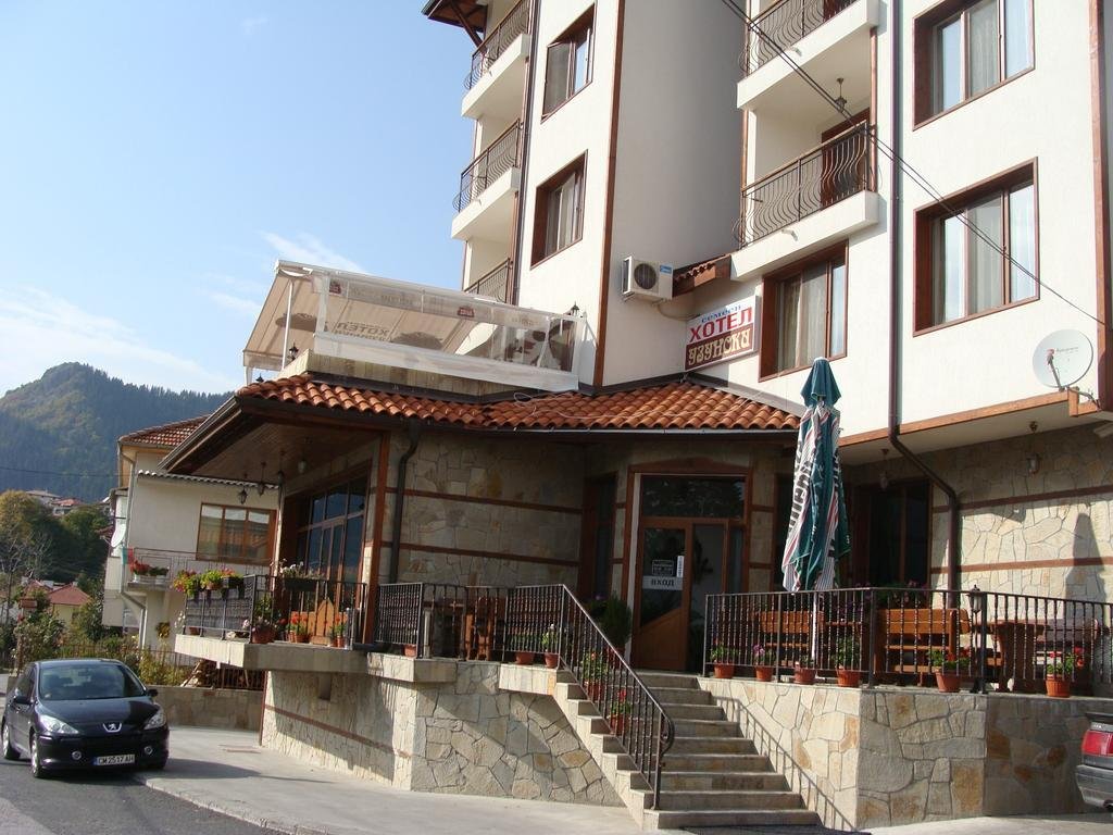 Фото отеля 1