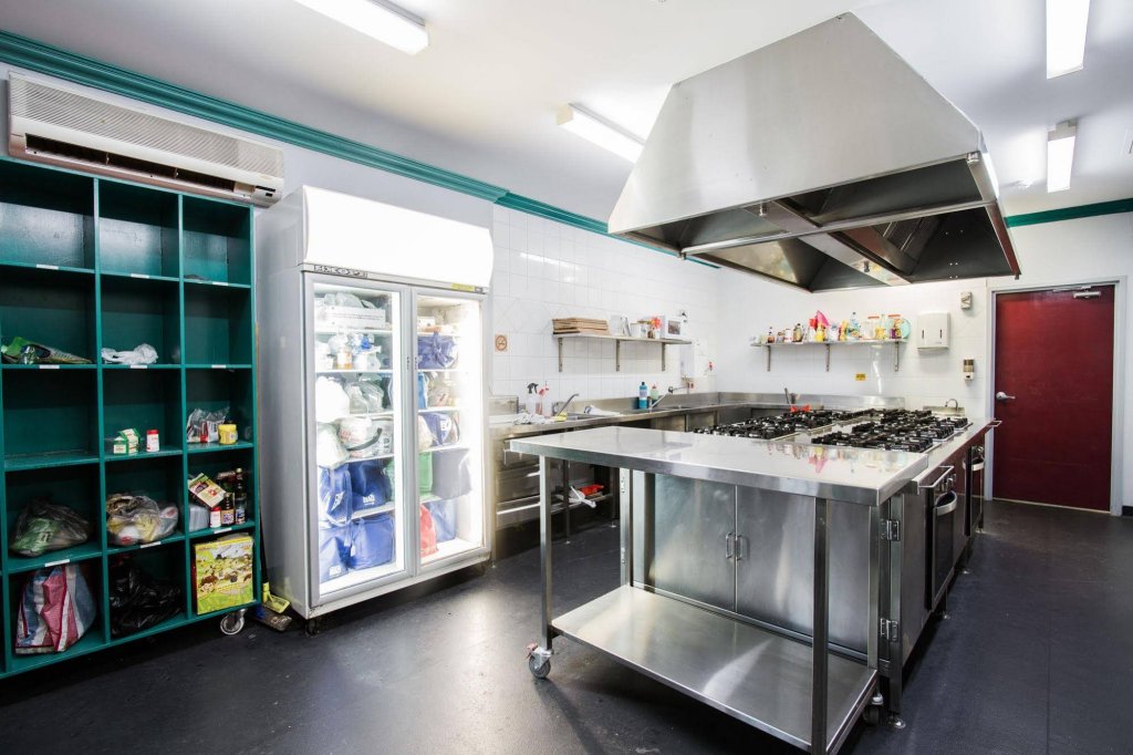 Фото The Emperors Crown Hostel