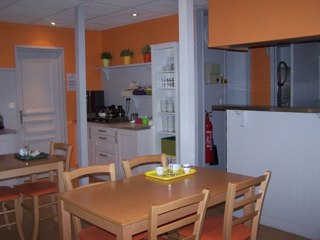 Фото Fasthôtel Avignon Nord