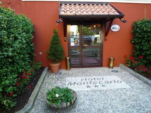 Гостиница Hotel Montecarlo 3 Stelle