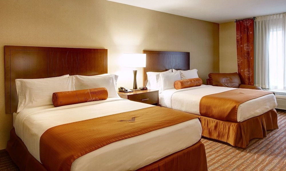 Фото Phoenix Inn Suites - Albany