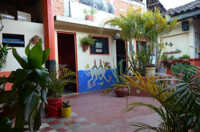 Гостиница Hostal El Rincon de los Camellos в Сан-Кристобаль-де-лас-Касасе