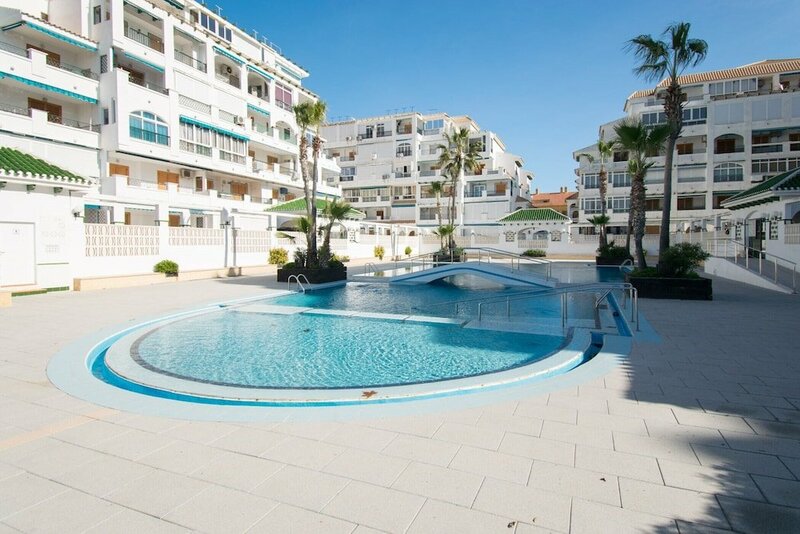 Гостиница 020 Nice Home - Pool/beach в Торревьехе