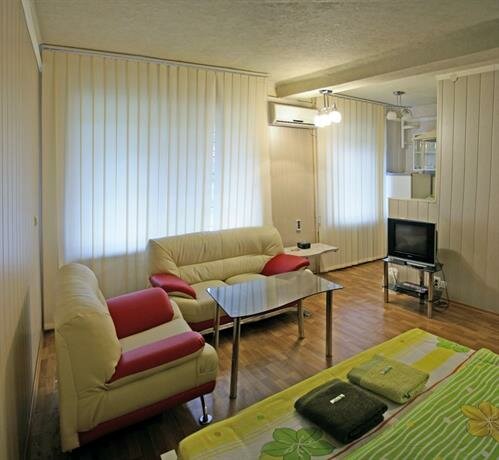 Гостиница One Bedroom Standart Near Festyvalna Square Apartments в Запорожье