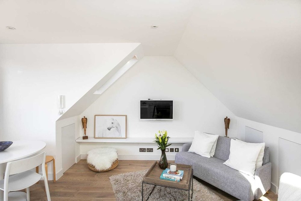 Фото Bright 2br Home in West Kensington, 6 Guests