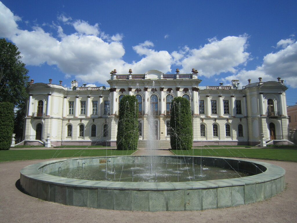 Landmark, attraction The main house of the estate Petrovsko-Razumovskoye, Moscow, photo