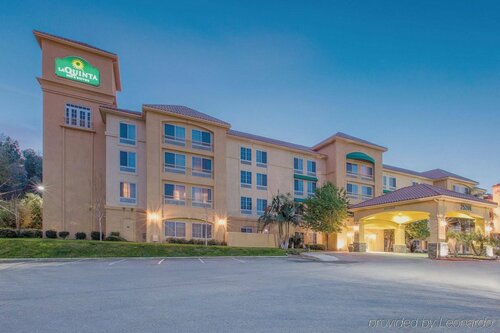 Гостиница La Quinta Inn & Suites by Wyndham Santa Clarita - Valencia в Санта-Кларите