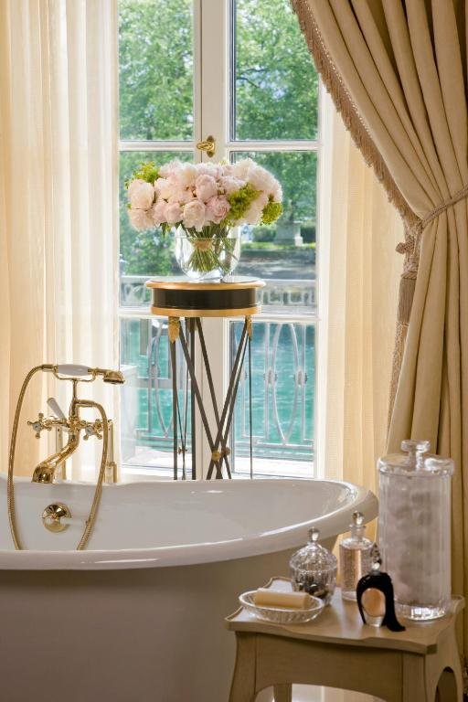 Фото Four Seasons Hotel Des Bergues Geneva