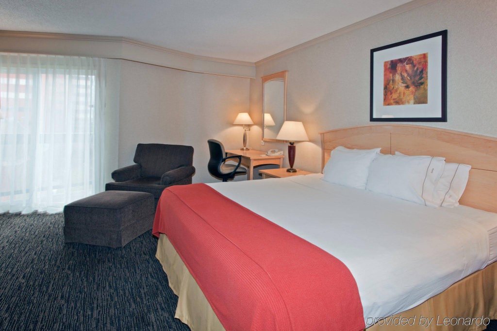 Фото Holiday Inn Express Edmonton D