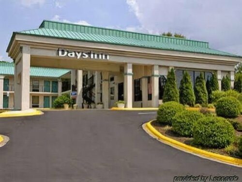 Гостиница Days Inn by Wyndham Hendersonville