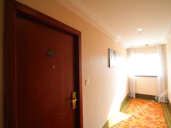 Фото GreenTree Inn Express Hotel