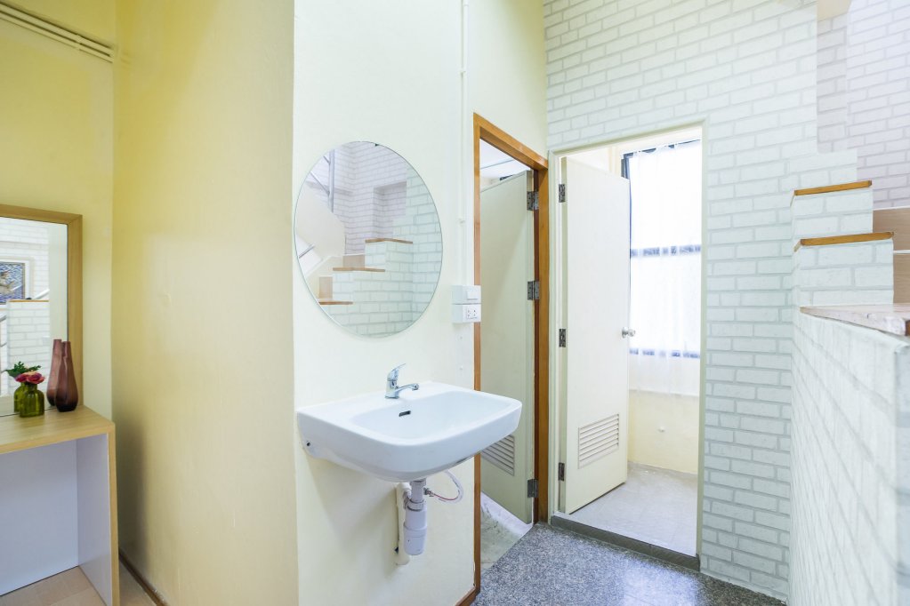 Фото Hostel At Thonglor